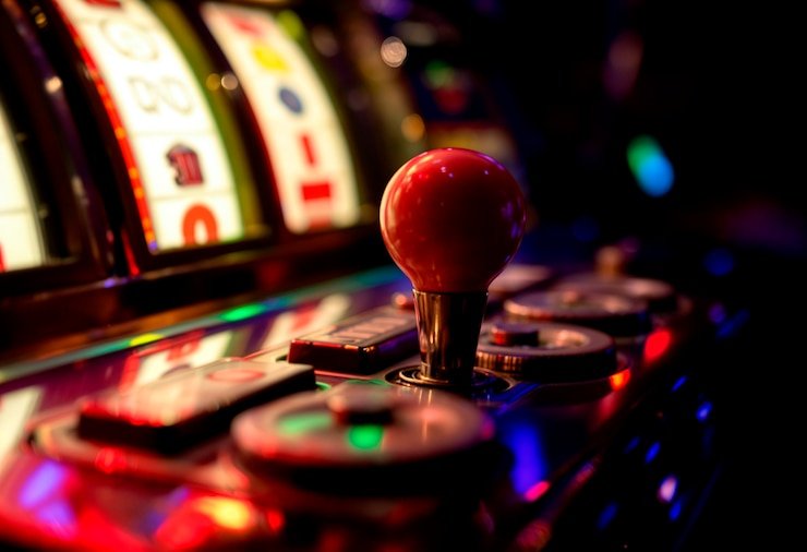 Pengguna menggunakan fitur poin reward pada platform hiburan daring